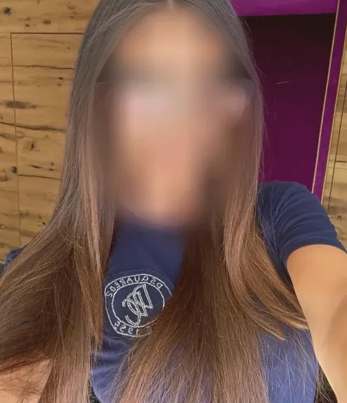 Andrea, 38