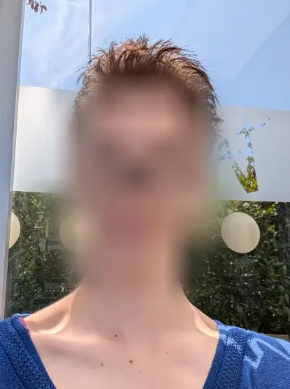 Leonie, 22