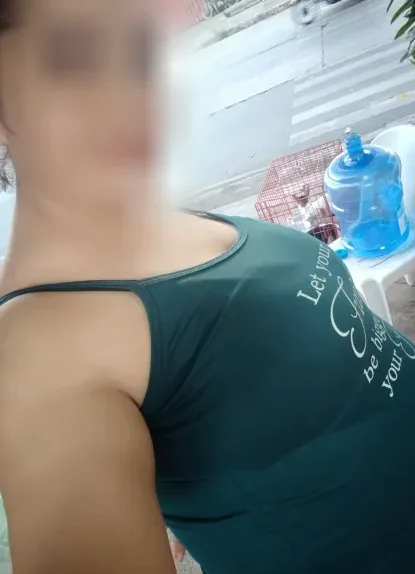 Manuela, 29