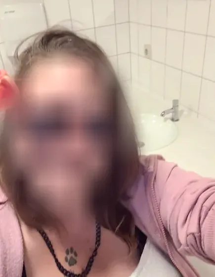 Marie, 33