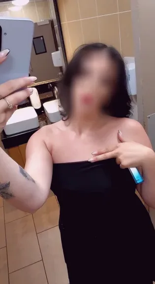 Melanie, 27