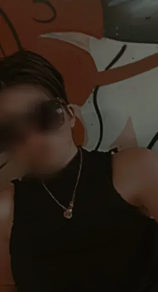 Nadine, 23