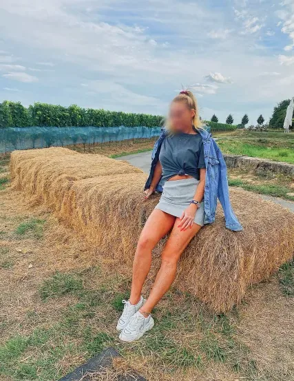 Vivien, 38