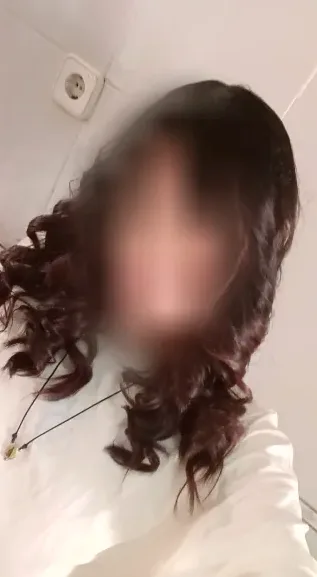 Zeynep, 18